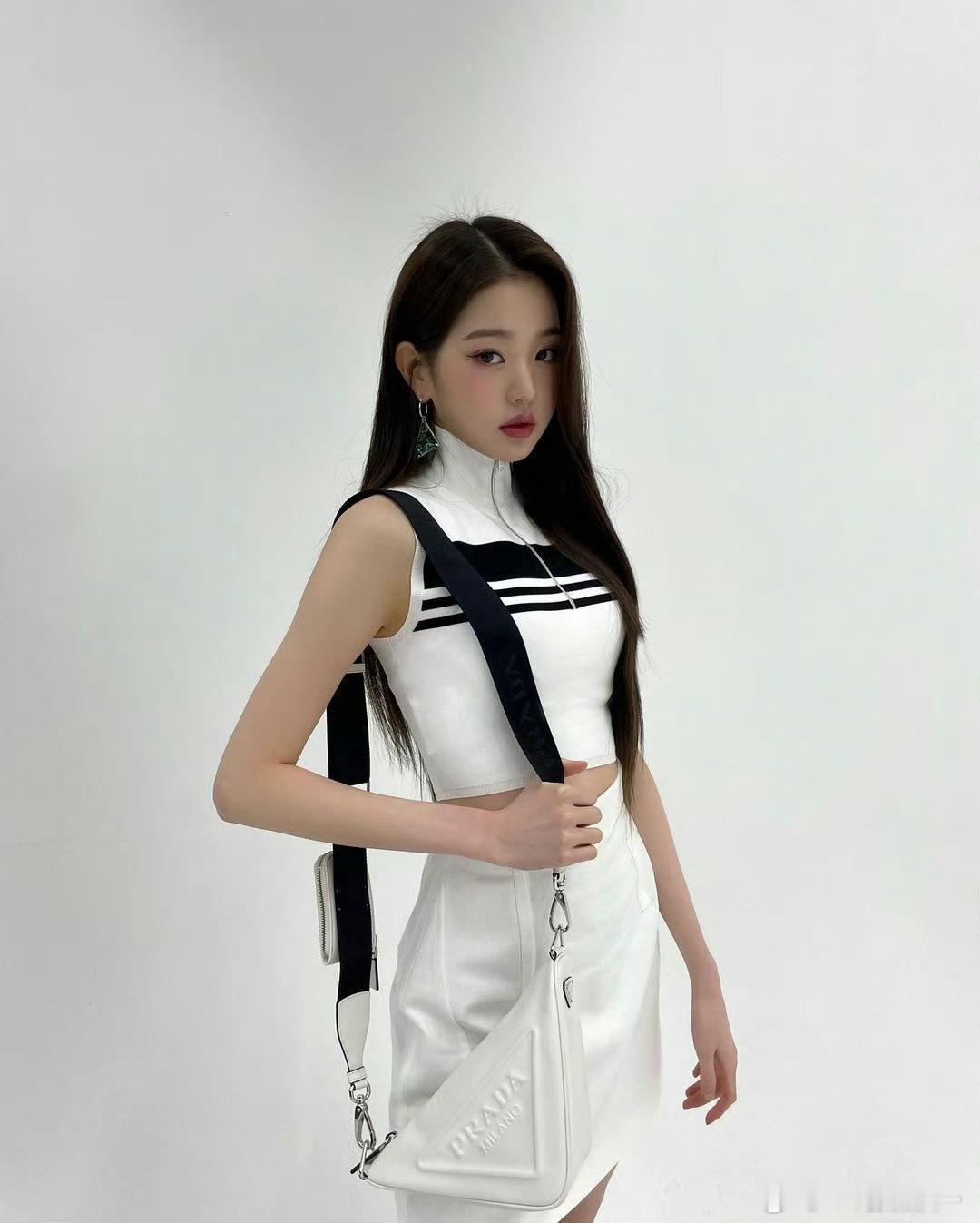 张元英 