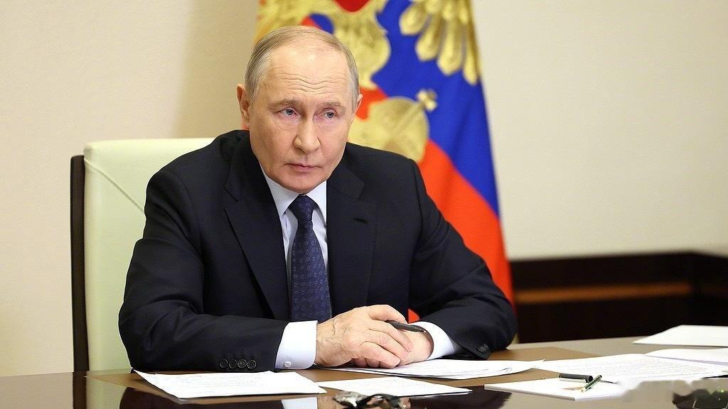 普京宣布停火32小时  当地时间4月9日晚，克里姆林宫宣布普京决定在东正教复活节