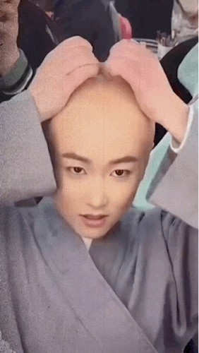 这～你让戴假发套的情何以堪！假发戴假发