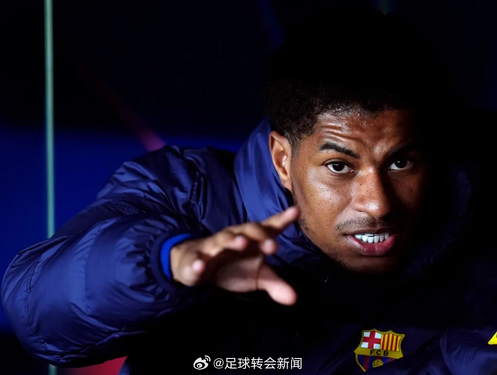 ESPN消息，假如巴萨不激活拉什福德的买断条款，那么曼联愿意让这名前锋重返球队。