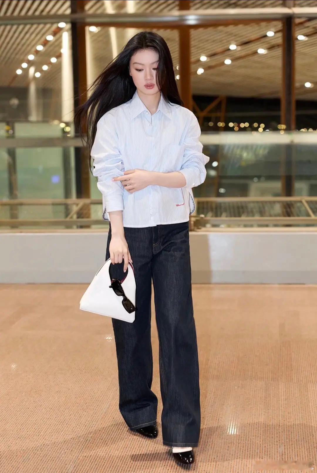 单依纯巴黎高定周出发 抵达巴黎的单依纯完美诠释香奈儿随性优雅，出发物料每一张都很