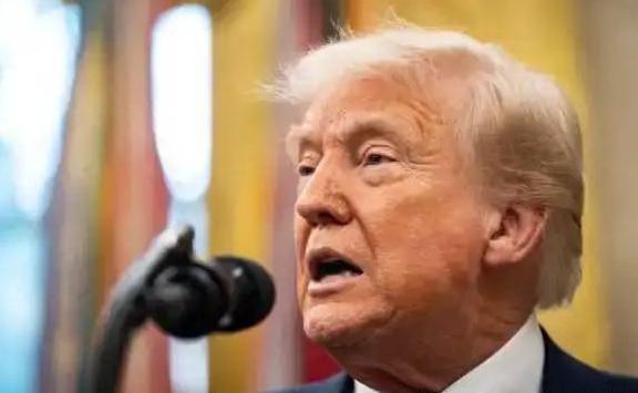 美国开始慌啦？美国把对中国的关税从145%降下来了，结果却发现中国客户没了，根本