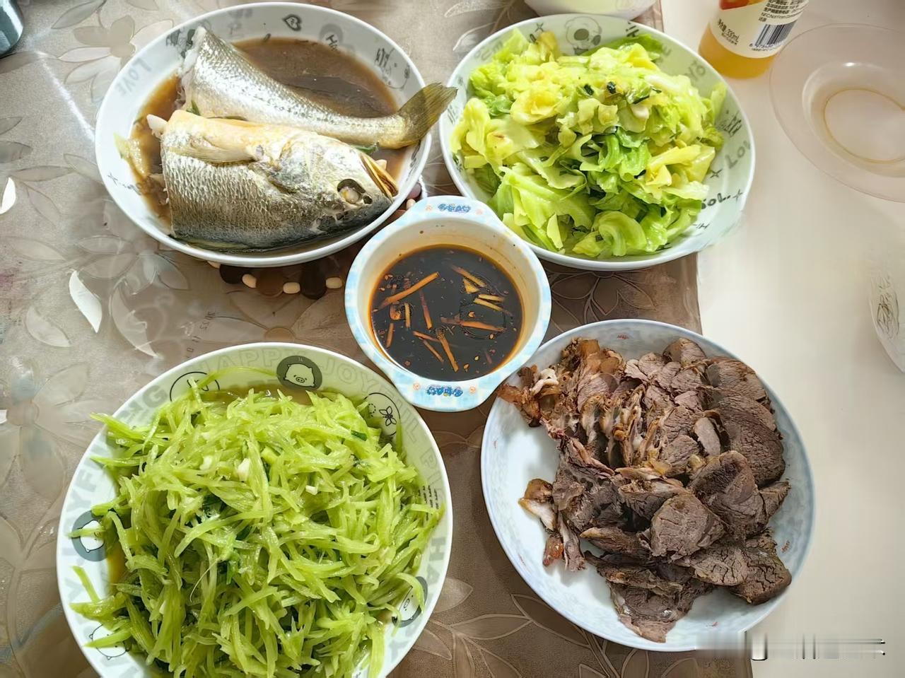 晒图笔记大赛这普通一餐，算是好日子了！感恩新中国，感恩社会发展进步！