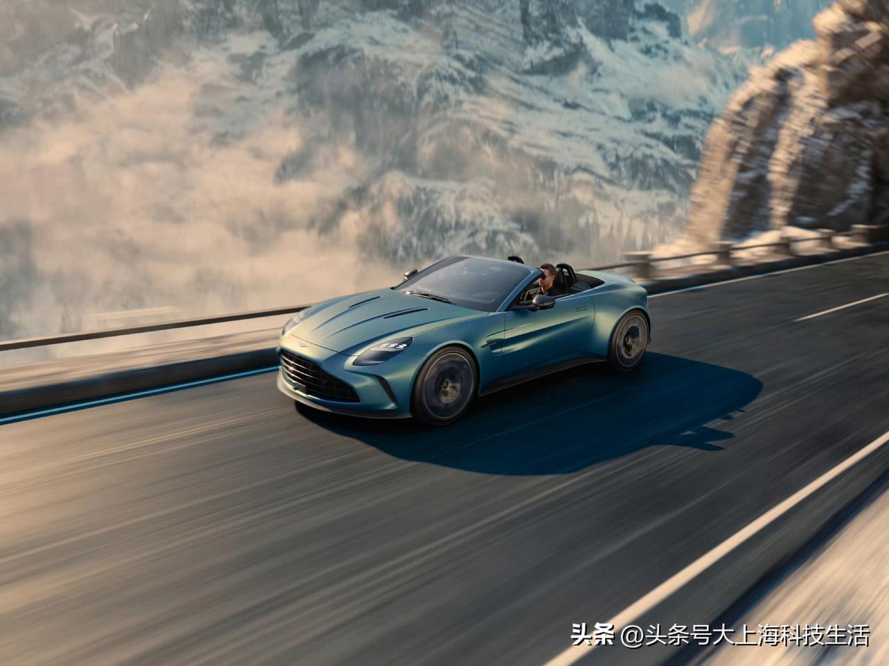 【云端漫步的暴力美学：2025 款宾利飞驰 Speed PHEV】

在通往全电