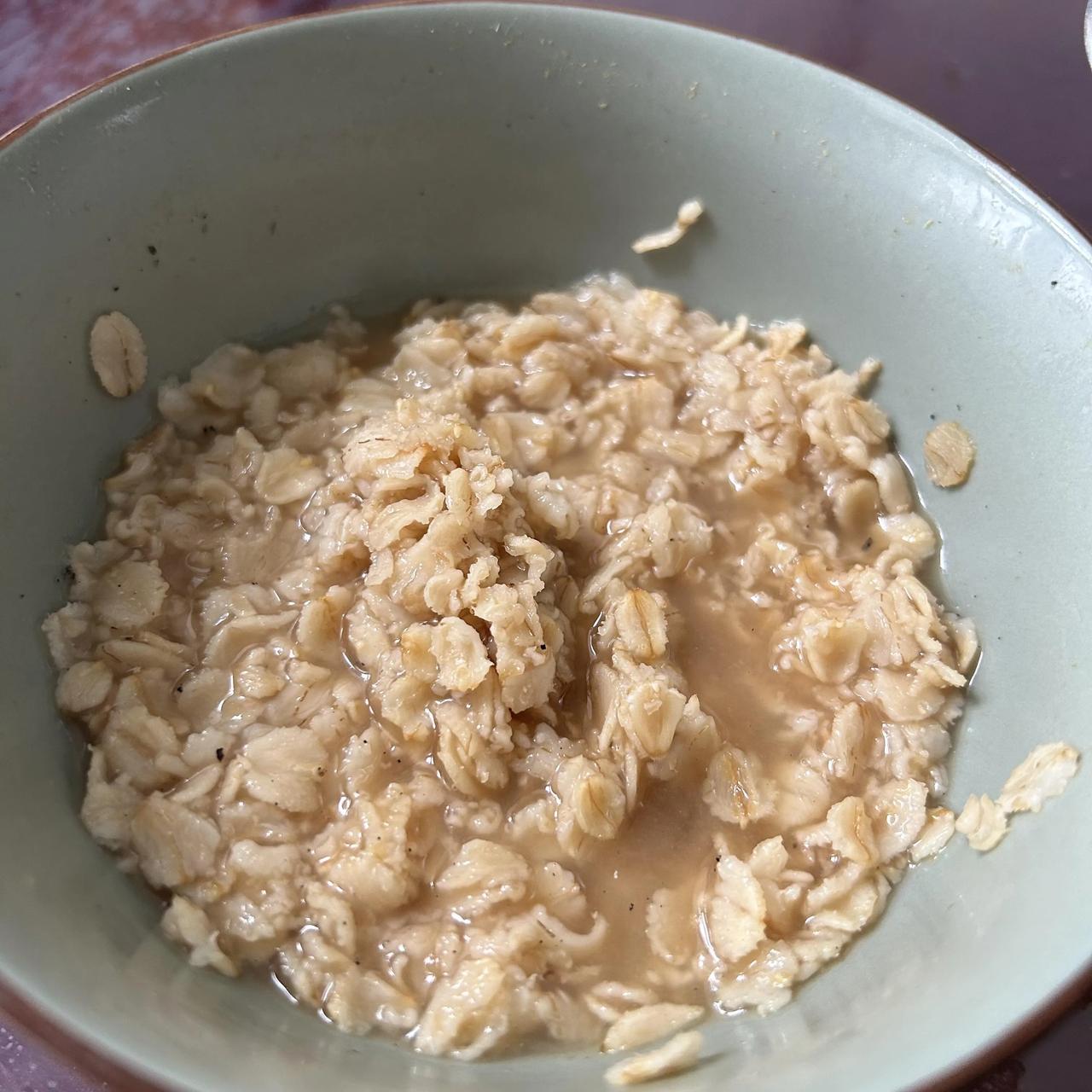 原来燕麦是伤胃的
我说每次吃完燕麦，怎么肚子都要疼一会。