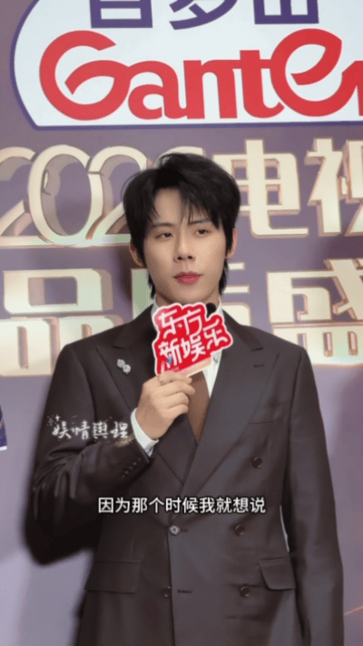 周奇说肖战的魅力在于自律又专业 周奇诚不欺我！肖战的自律体现在深夜健身，专业藏在