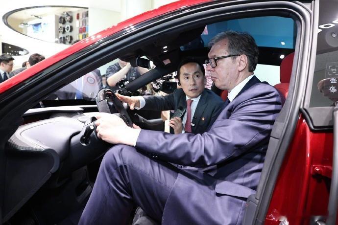 武契奇笑称买不起小米YU7GT来都来了那咱要不聊一聊小米YU7进入塞尔维亚的事情