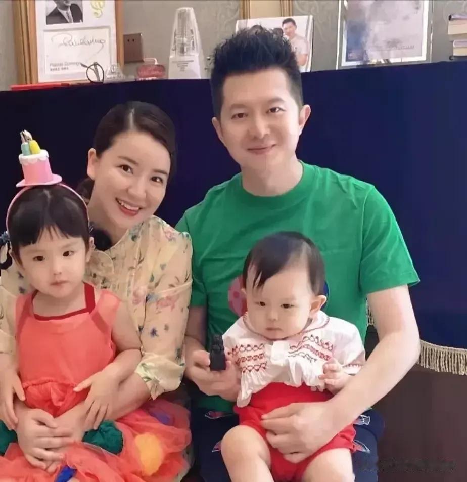 原来红果果和绿泡泡是真夫妻，两人结合堪称完美，一双儿女相当可爱，女儿的颜值远超父