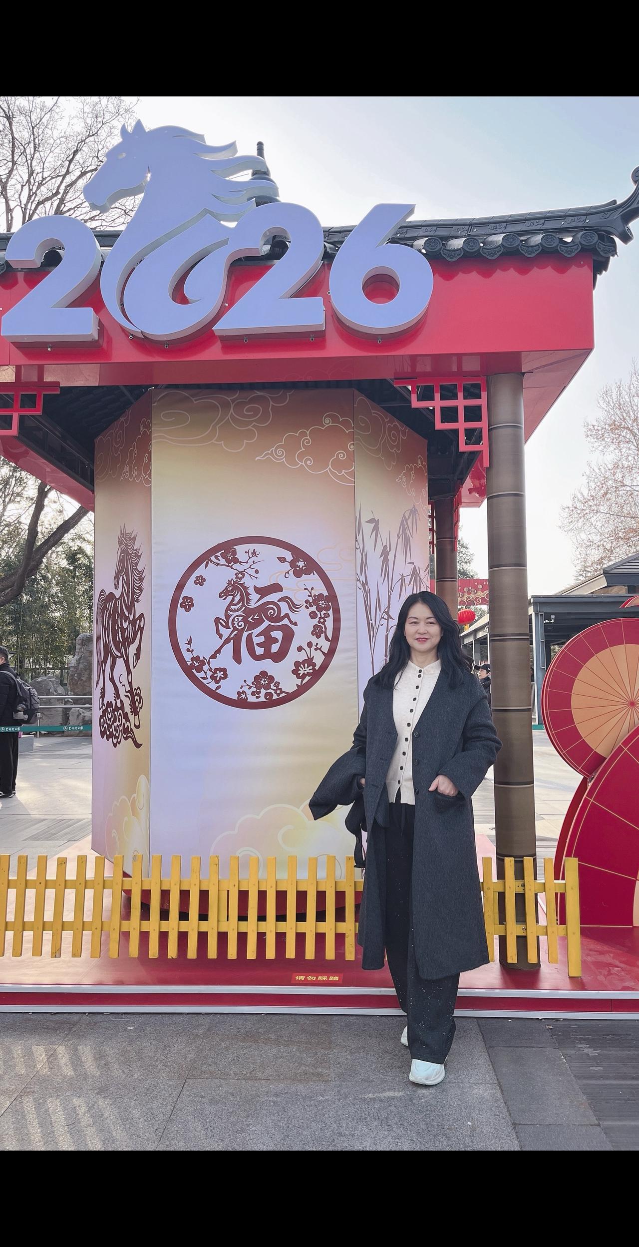 人活的有意义，活在当下，是最好的时光过滤，珍惜眼前，过好自己的生活！很多东西让时