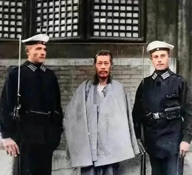 1900年，北京街头，恩海射杀了德国公使克林德，这事引发轩然大波。恩海是神机营的