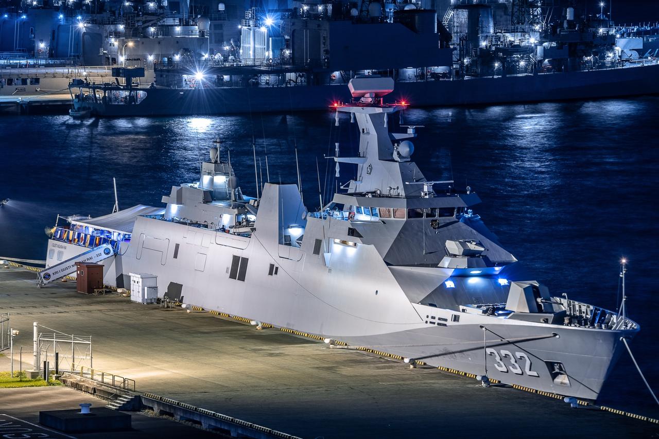 印尼海军“KRI 伊·古斯蒂·恩古拉·赖”号（夜景图集/壁纸）
设计的非常漂亮，