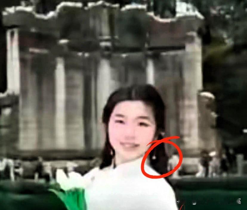 湘潭医院的孙馨钰小姐姐，
真的把温柔刻进骨子里了！
上完夜班的一句叮嘱，藏着最戳