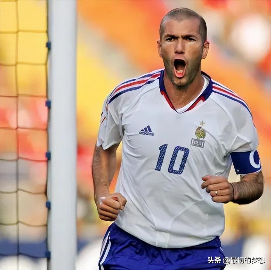 足坛历史十大前腰和后腰排名！大家认同吗？

十大前腰
1齐达内
2卡卡
3伊涅斯