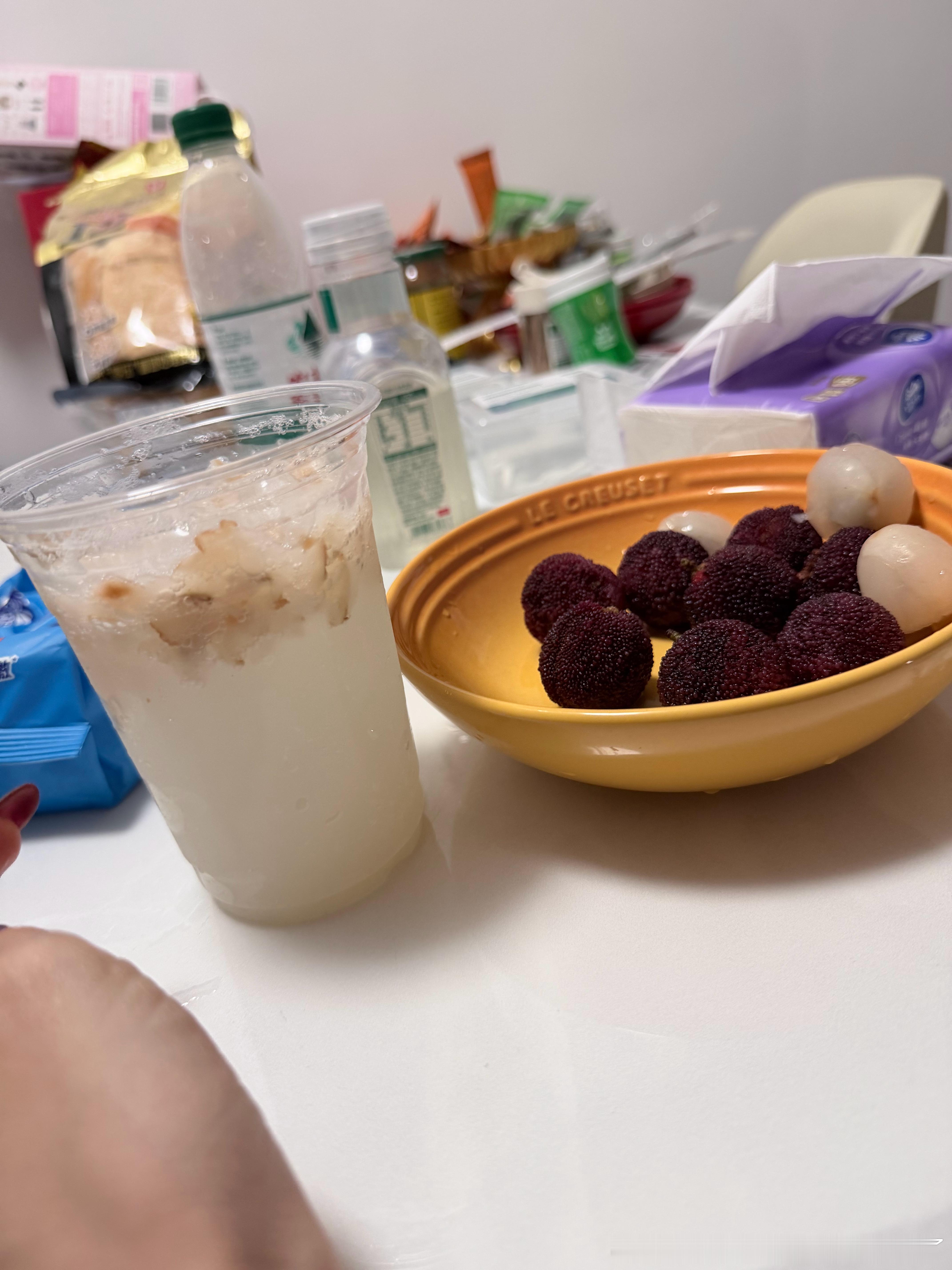 荔枝兑雪碧！！！这几天好爱在家做饮料 把吃不完的水果都弄成饮料 准备泡冷泡茶
