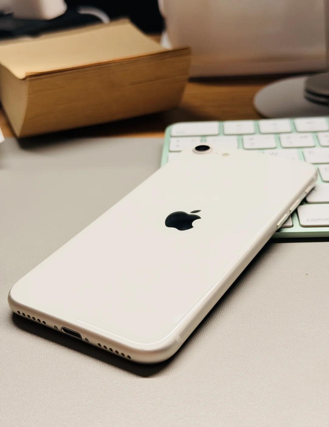 苹果｜最抗打的home键手机
最近高度使用了一番我的iPhoneSE3
让我理解