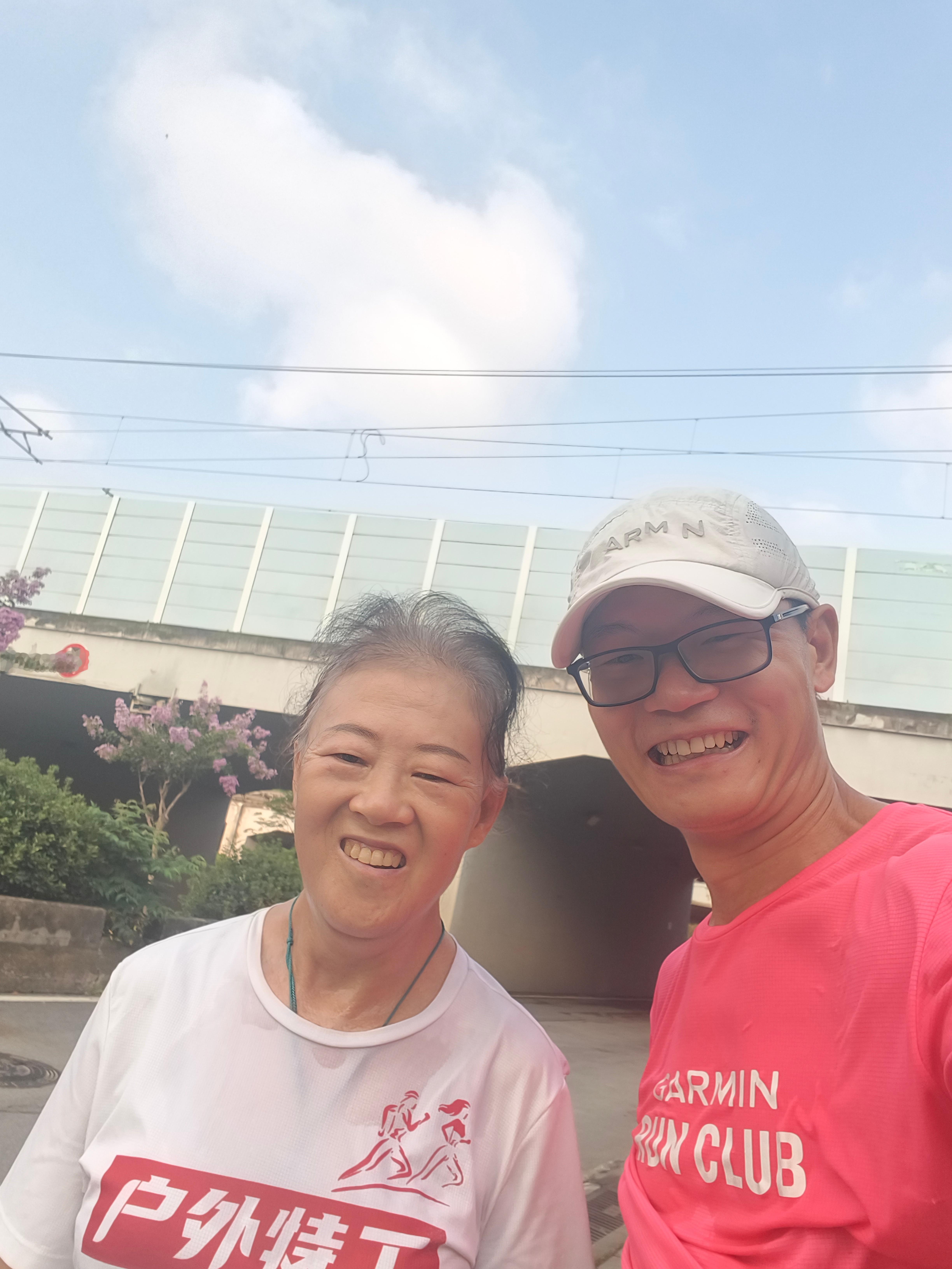 HF.W13D0 陪妈晨跑 恢复跑35min⭐️周总结：1️⃣摄氧量54 （+0