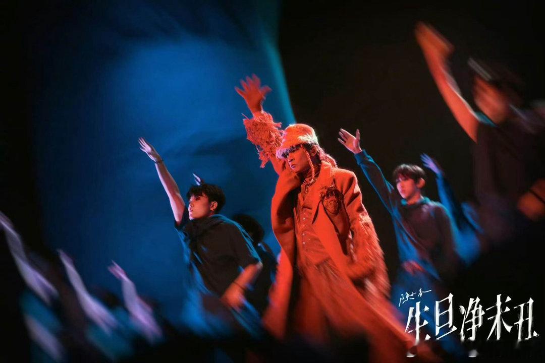 陈小春站姐是应采儿陈小春官宣二巡被这对夫妻的互动甜到，应援又暖心又搞笑，一巡收官