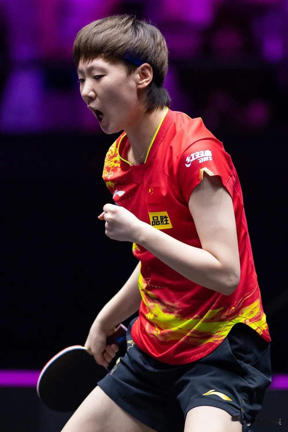 真看不出来！
王曼昱傍晚以4：2战胜张本美和，率先进入澳门世界杯女单决赛，确保国