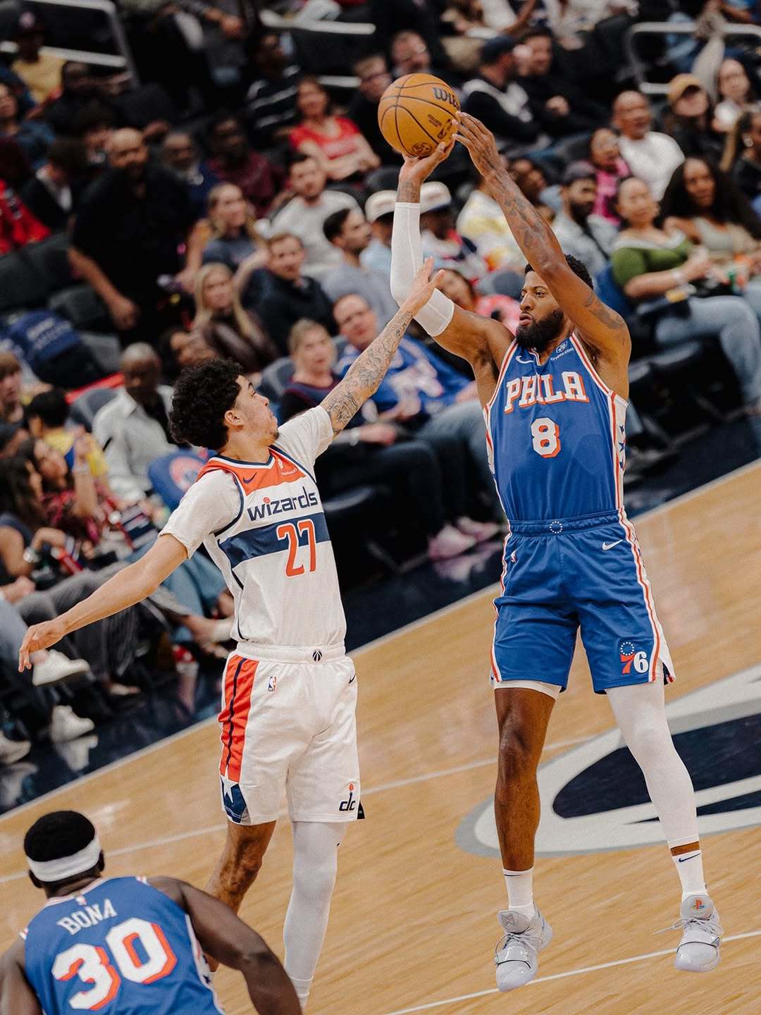 随队摄影师作品！分享保罗·乔治较早前对阵奇才队比赛时拍摄的现场酷图！费城76人N