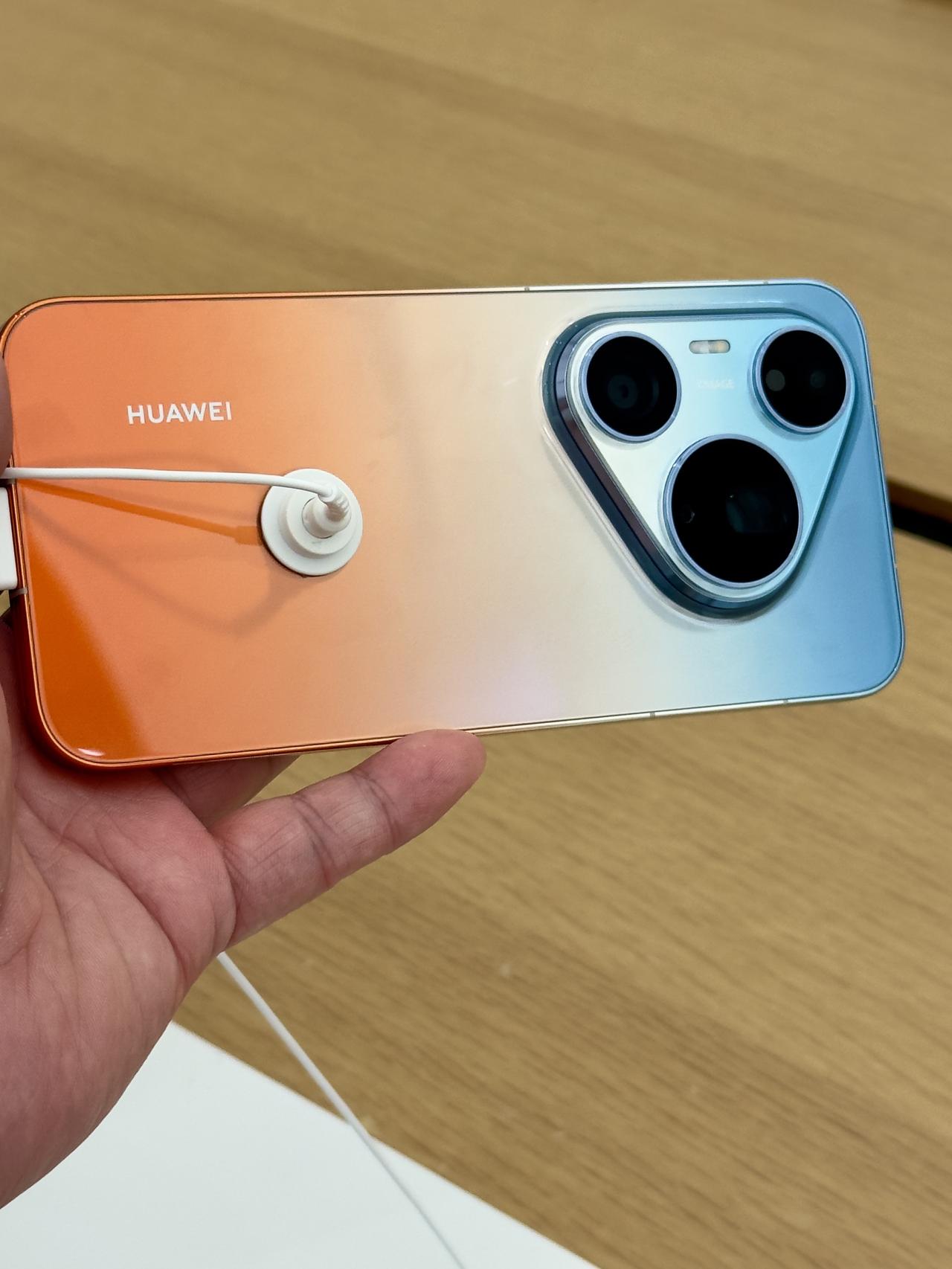 华为第三款Pro Max手机，Pura90 Pro Max真机，美不美？好看吗？