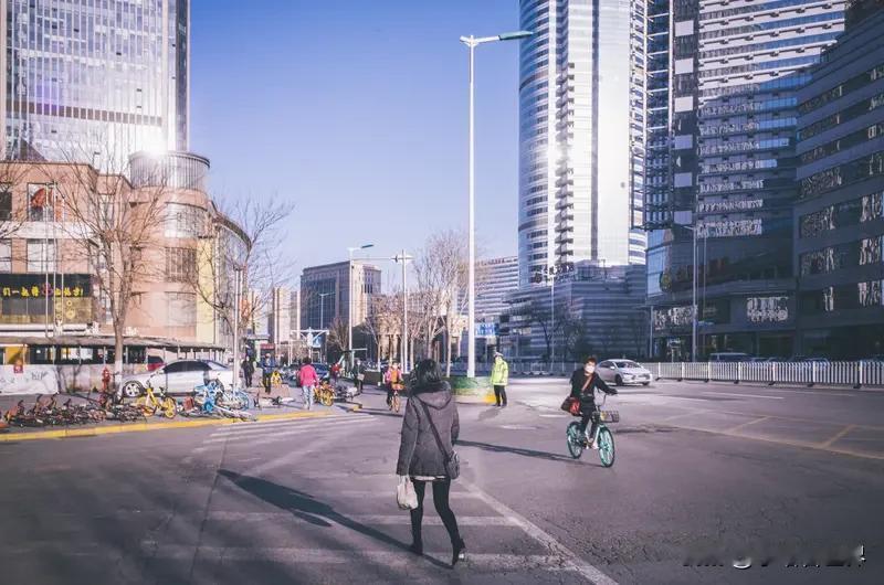 为什么天天辛苦上班，还是没钱花啊因为挣得不够多，花钱的地方又太多了了！