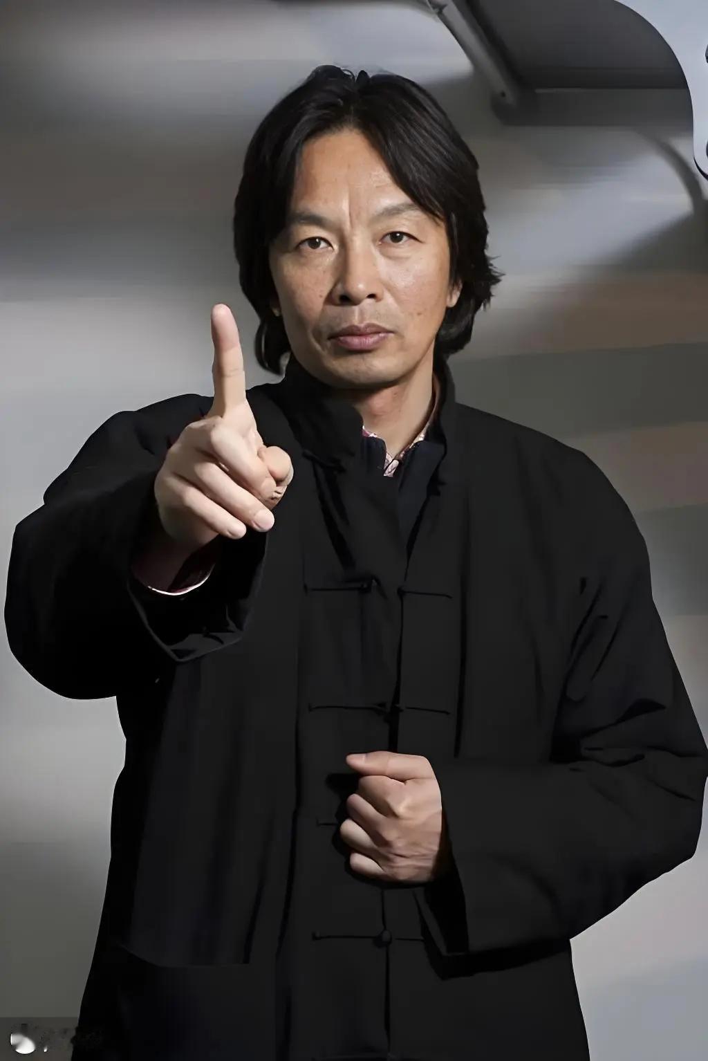 00后班主任帮学生追星刘震云太羡慕这个班级的学生了，多数老师都会限制学生追作家，