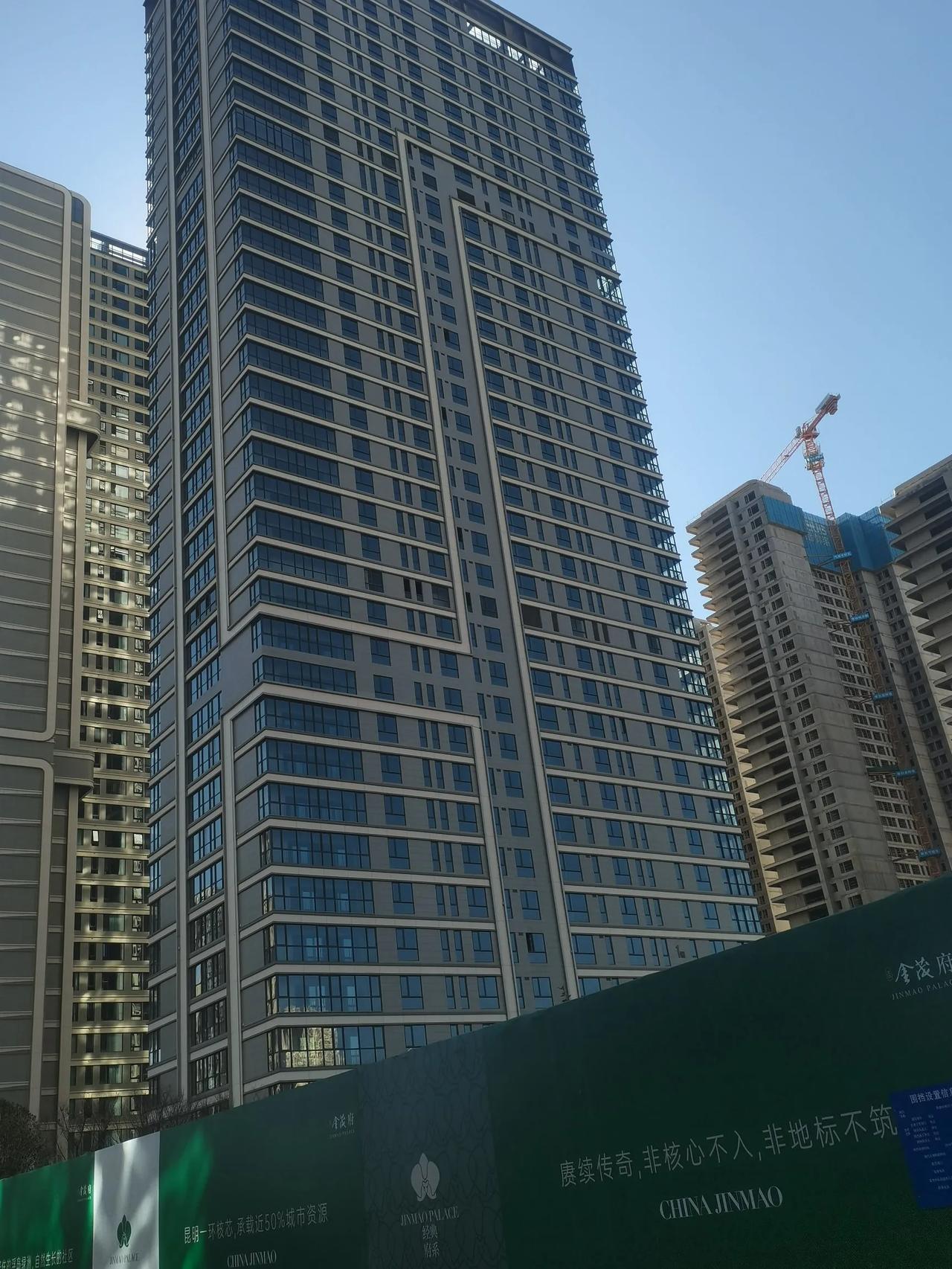 有钱的始终是有钱的，大佬还是大佬，这个房子造好两年了，已没有租，也没有卖，在昆明