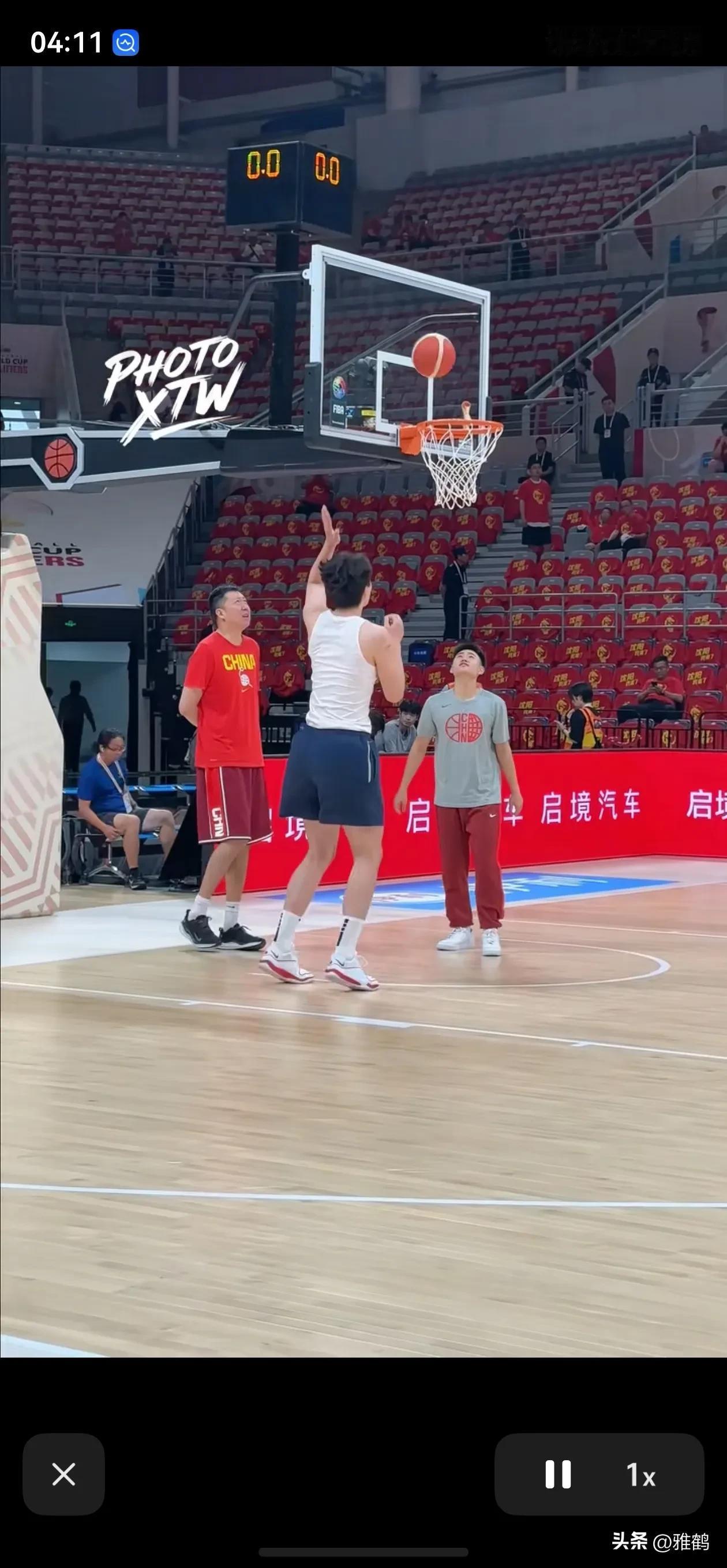 练的时候，一投一个准儿。轻松愉快。打的时候，一头一个没有，郁闷无比。感觉中国男篮