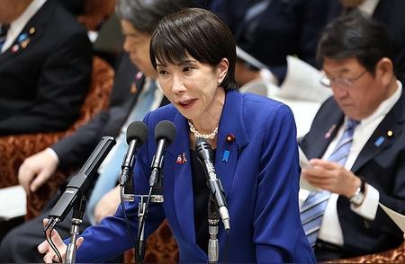 日本首位女首相，上任9个月，支持率这周跌穿了她自己的"生死线"。
读卖新闻7月2