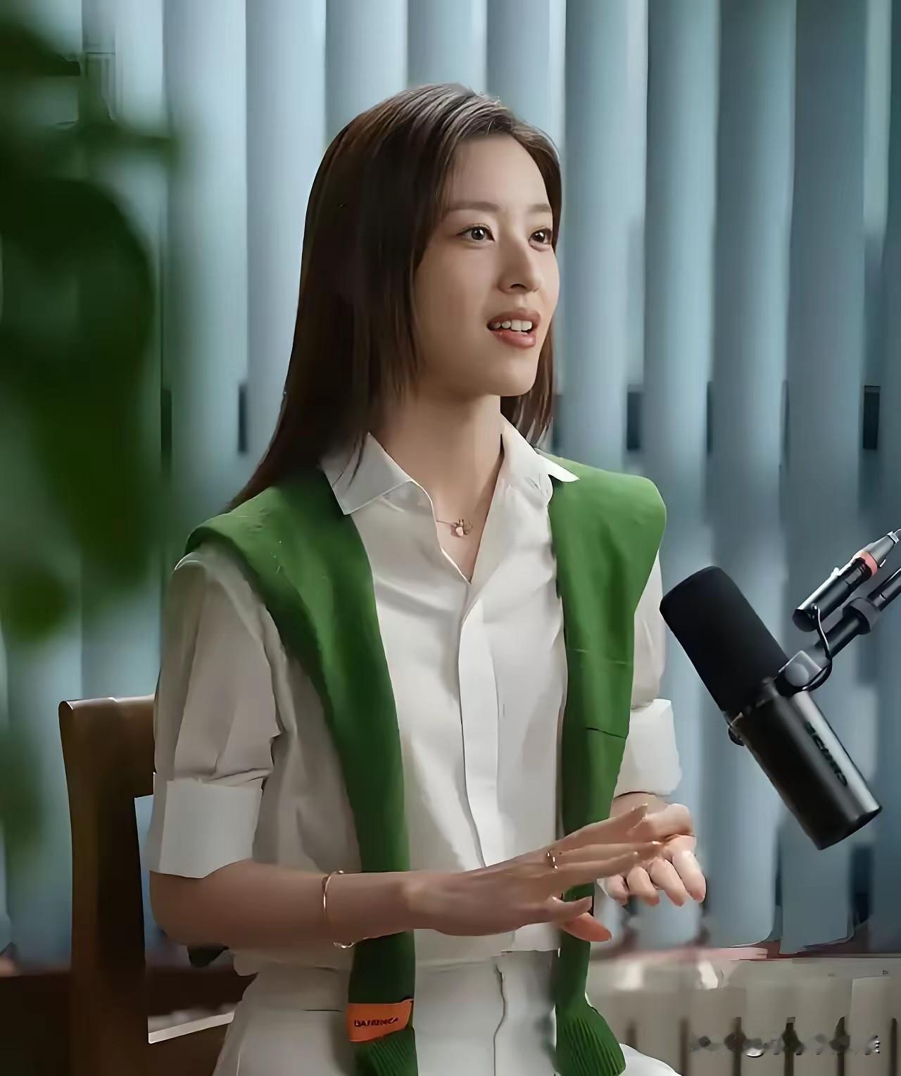 章泽天真的给所有女生上了狠狠一课。
 
可以嫁条件好的人，
可以不用为生活奔波吃