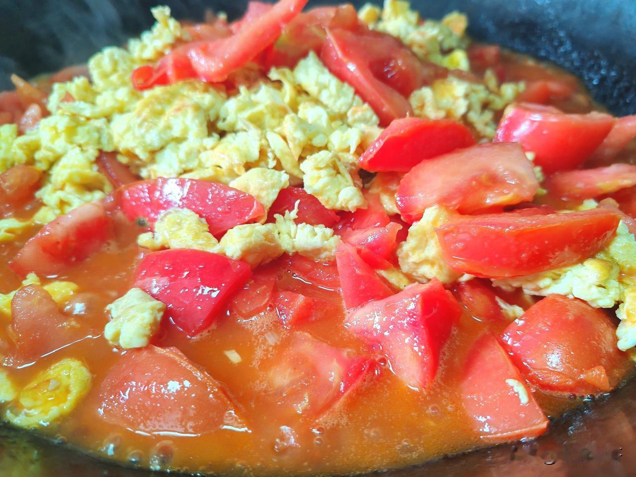 西红柿炒鸡蛋,你们放盐还是放糖?番茄炒蛋，我是做咸甜口味的，也就是既加盐也加糖，