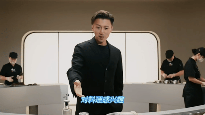 谢霆锋内娱最懂爱你老己的人 很多人到了某个阶段就会被外界贴上条条框框，但谢霆锋好