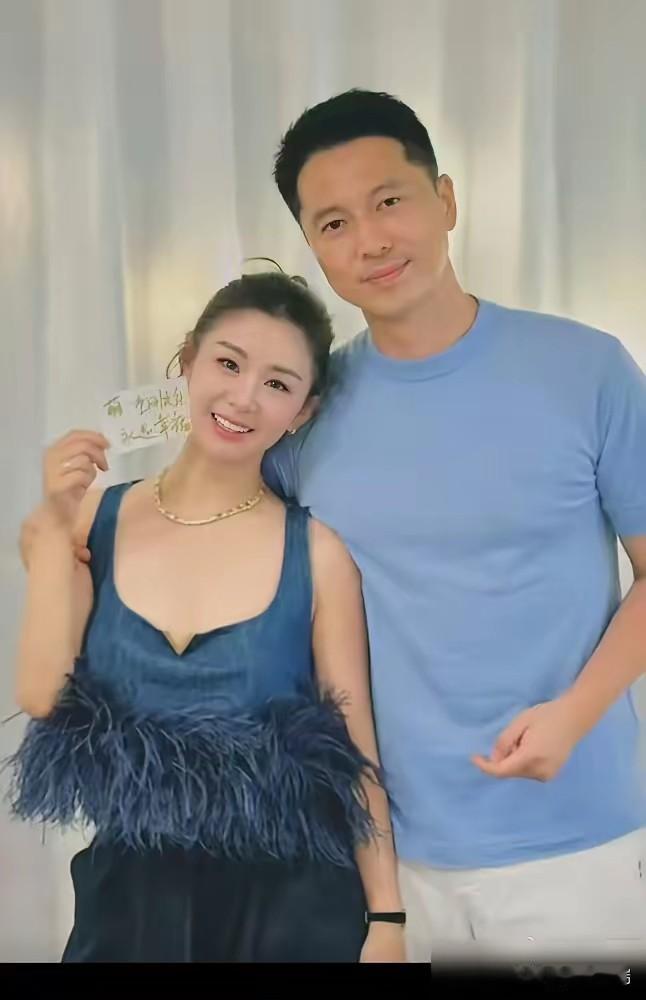 “西北锤王”王雷被传是“大连船王独子”，住40亿豪宅，结果夫妻俩亲自辟谣：父亲就