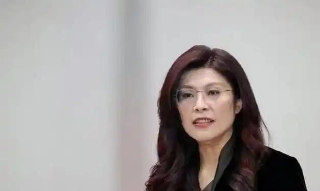 美国最担心的一幕终于出现了：美日德三国试图拉拢却没能挡住郑丽文。她当众立下重誓，