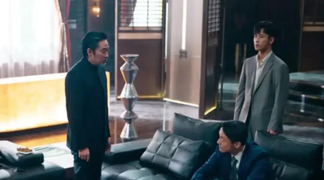 《罚罪2》大结局，贺彪兄弟的犯罪帝国一夜崩塌。
仓库爆炸，火光冲天。
海岛围捕，