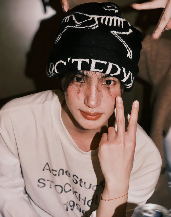 演员张翅张翅福翅临门 ❤️张翅 ❤️“你要像蝴蝶一样自由飞翔  不被定义”you