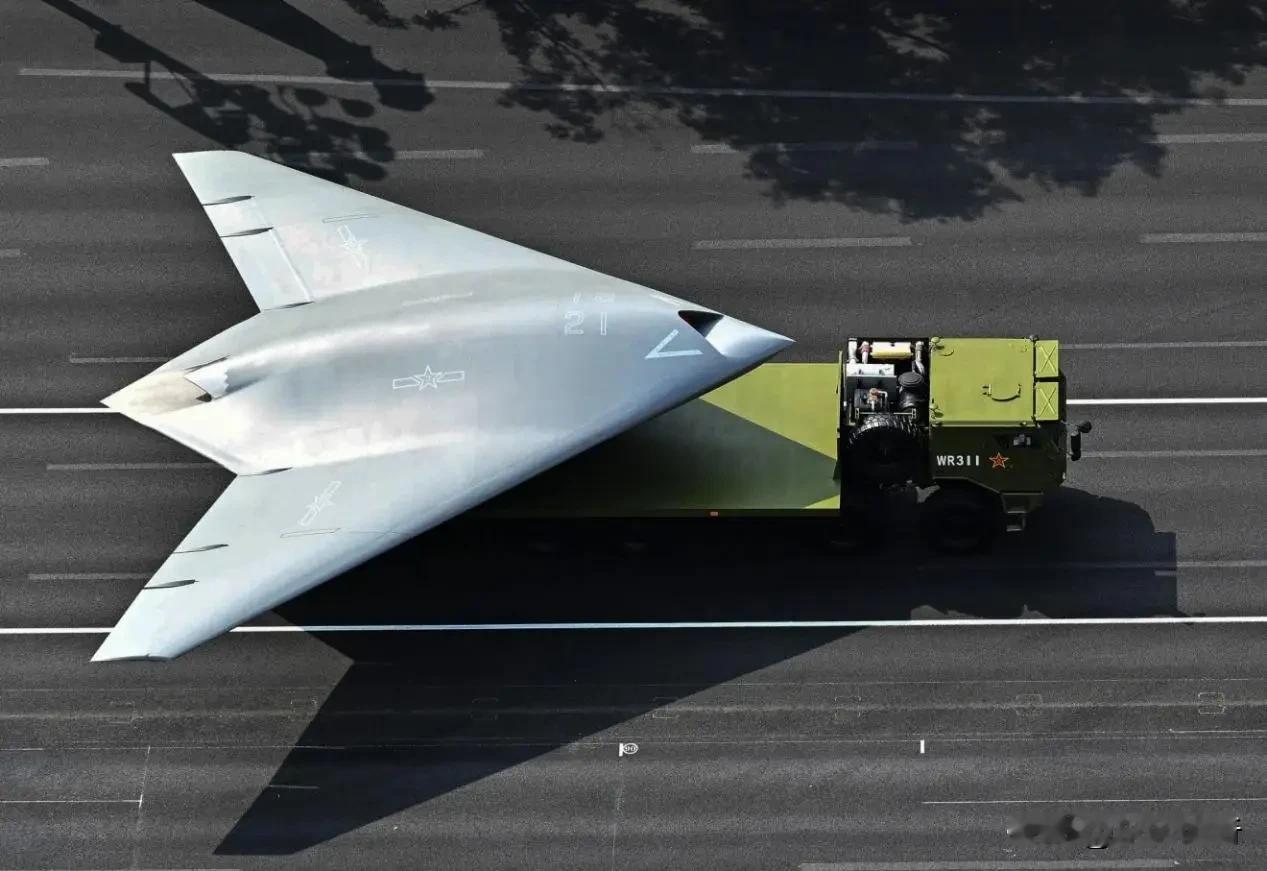 我国已经部署了全球首个无人机基地。攻击-11隐身无人机自从亮相之后，一直很低调，