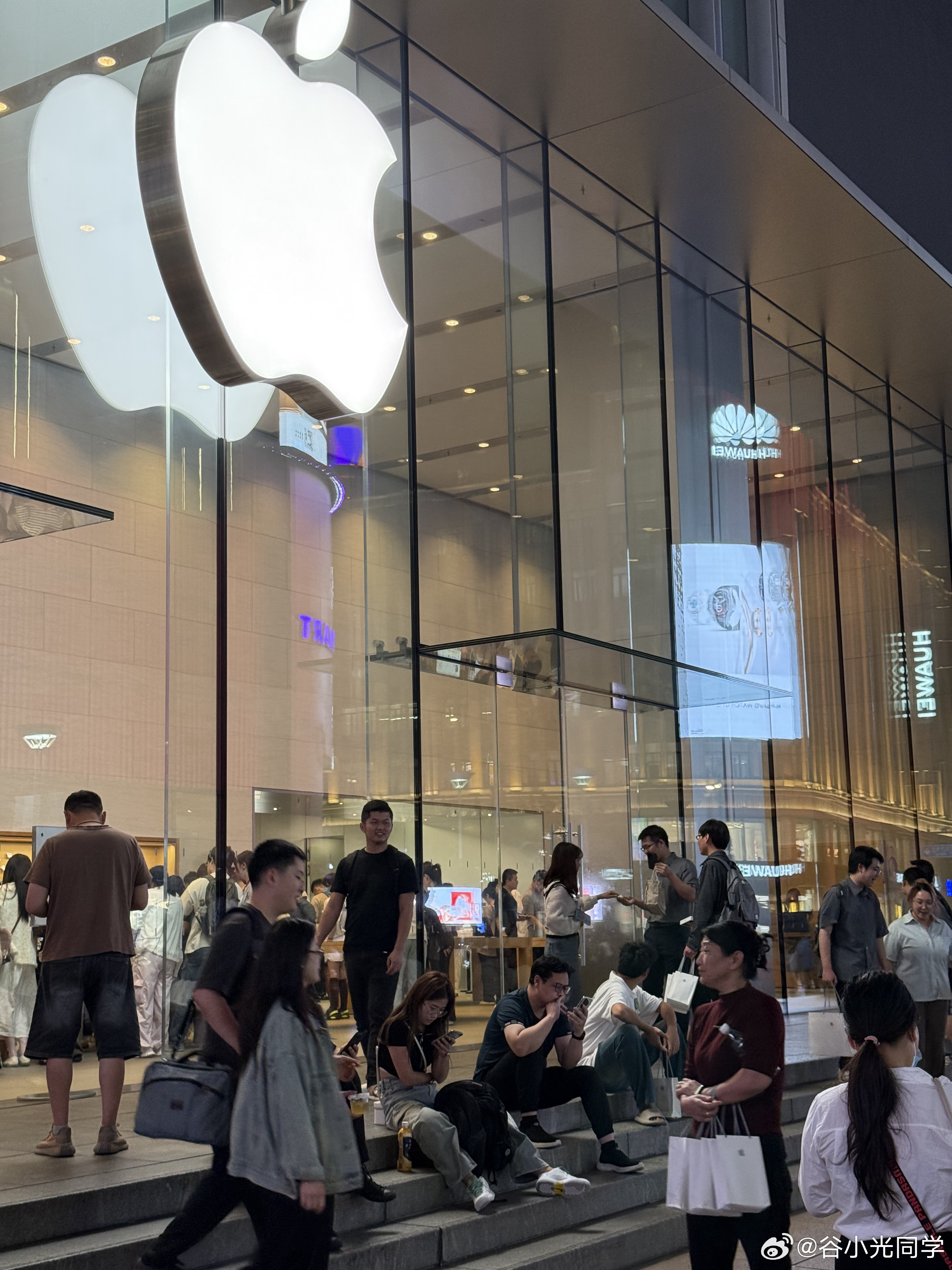 国补后苹果官旗价格现罕见降幅加上国补后，咱们买iPhone，竟然比美国本土买得还