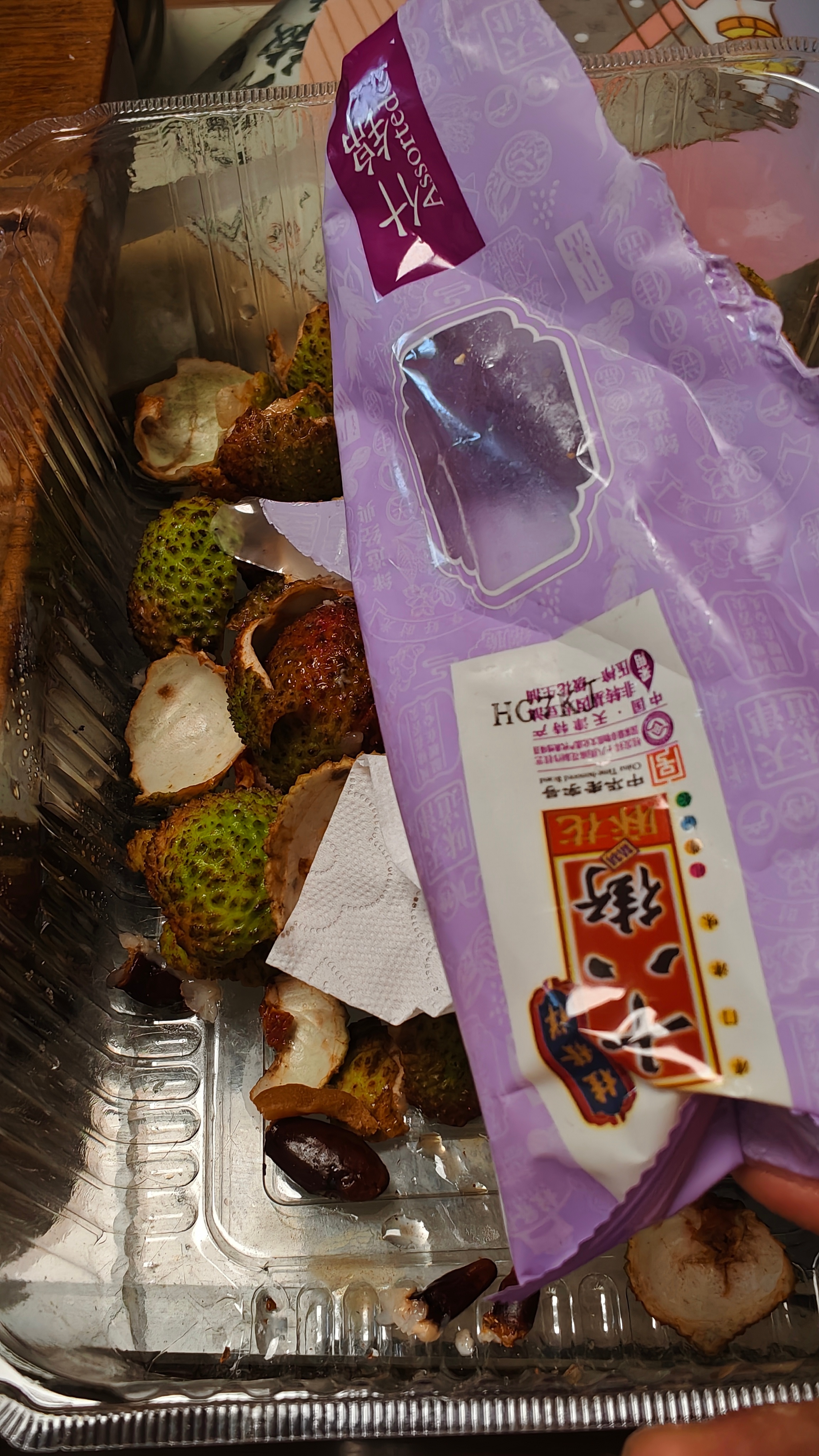 吃完了才想起来拍照。还是第一次外地朋友送我天津麻花。高油碳水一根就当晚饭了。