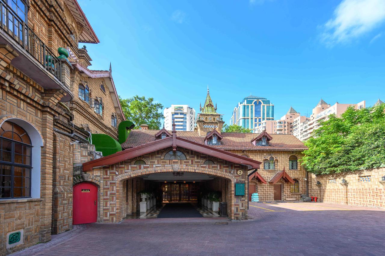 上海有座梦幻的童话城堡就在陕西南路，它的名字你们一定听过，它就是上海马勒别墅饭店