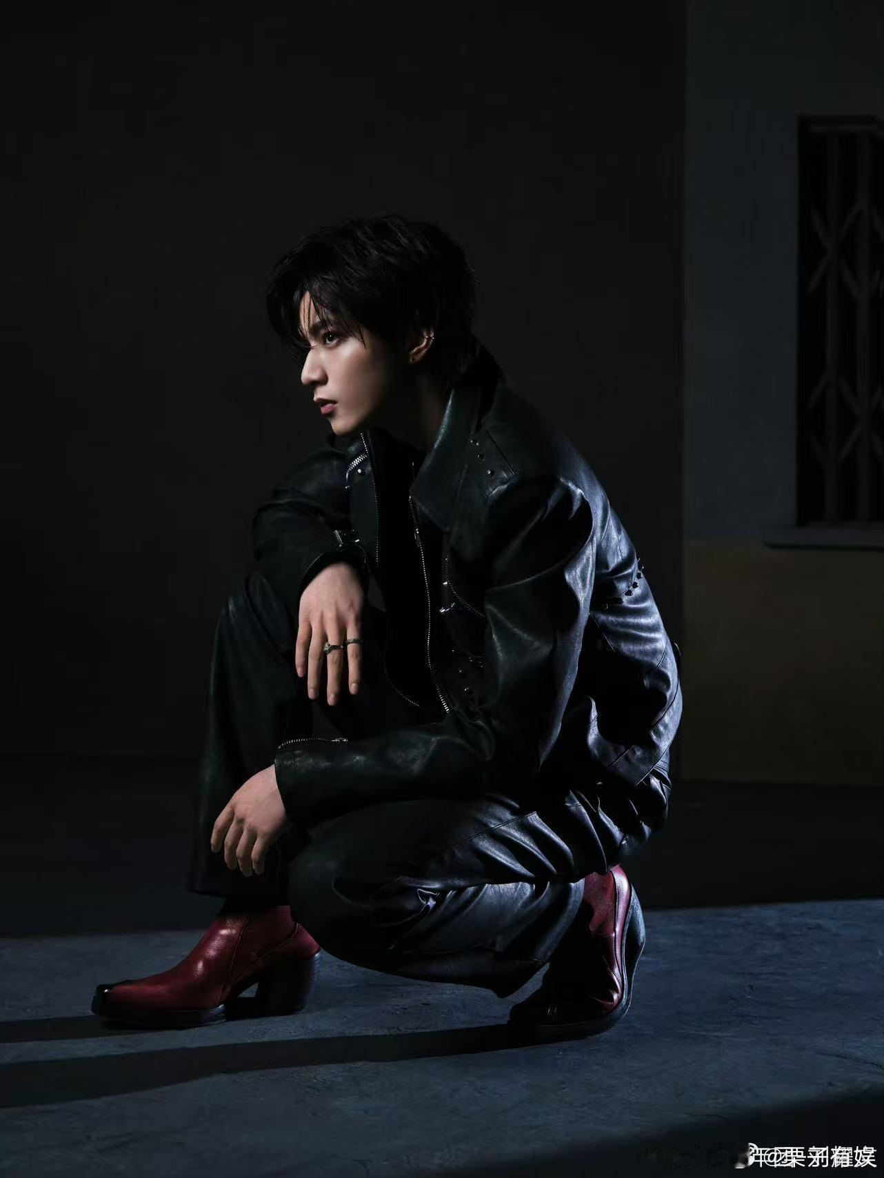 刘耀文潮男发力了刘耀文皮衣九宫格刘耀文皮衣九宫格，潮男发力了， 