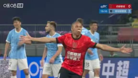 右路的席尔瓦很抢眼  他和罗幕洛的配合也很来电

成都蓉城上半场3-1领先深圳新