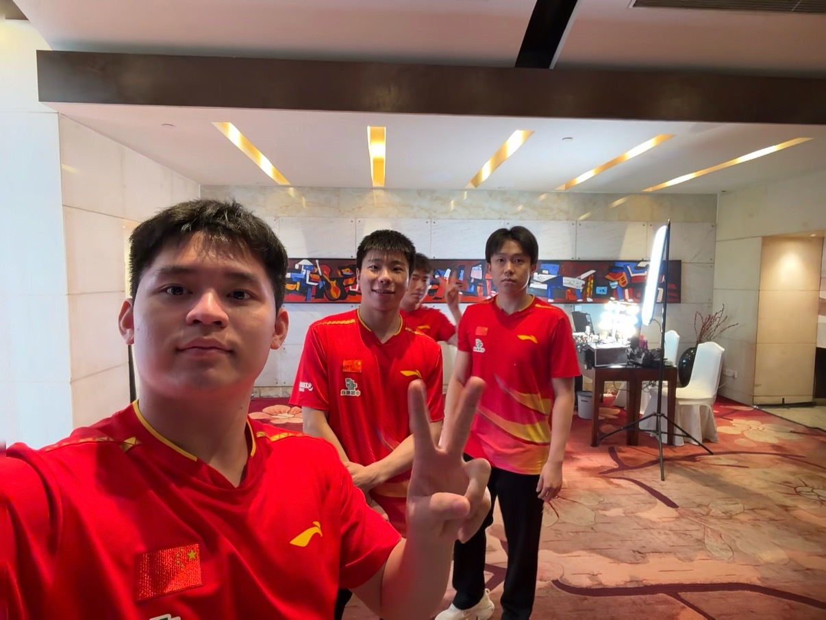 林诗栋发文总结成都混团世界杯夺冠:“沉甸甸的奖杯藏着太多人的努力与支持，这份冠军