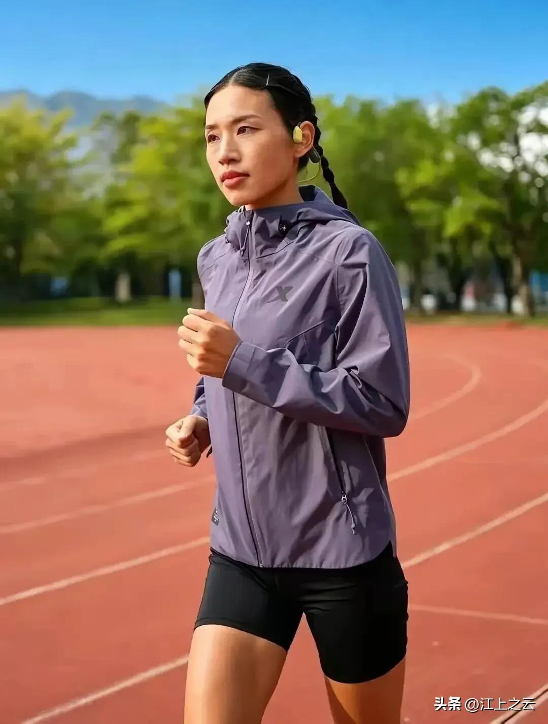 你喜欢慢跑么,一般跑多远?一般每天跑2公里左右，大概15分钟，无伤健康超慢跑 晨