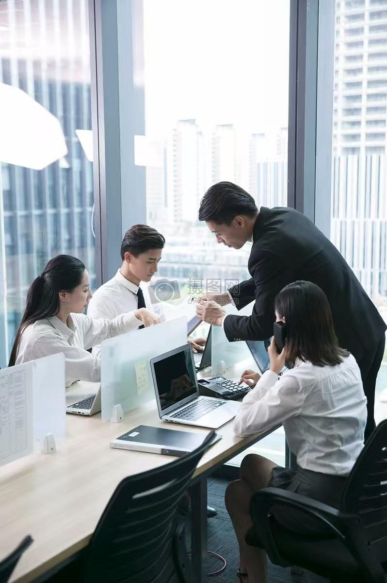 你努力工作挣钱是为了什么?没有足够的钱就没有体面的生活，也不会有选择的权利。一句