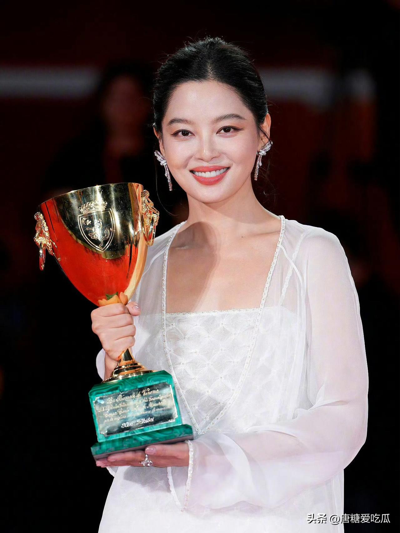 辛芷蕾给所有女生上了一课
那就是老男人不如靠自己，当她不顾一切陪伴翟天临，却惨遭