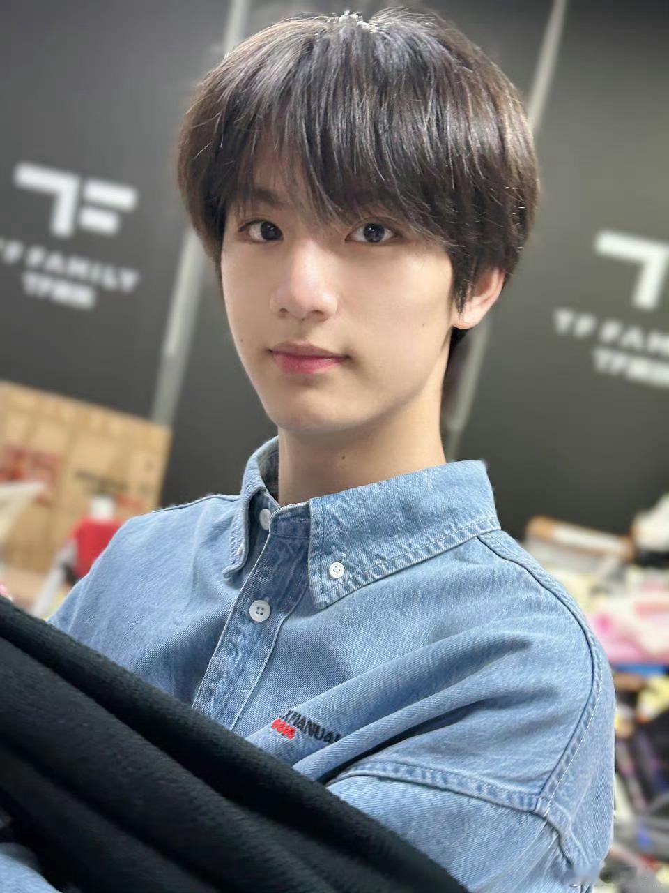 李煜东李煜东你就继续把我的心搞的一团乱还在那里可爱的笑！ 