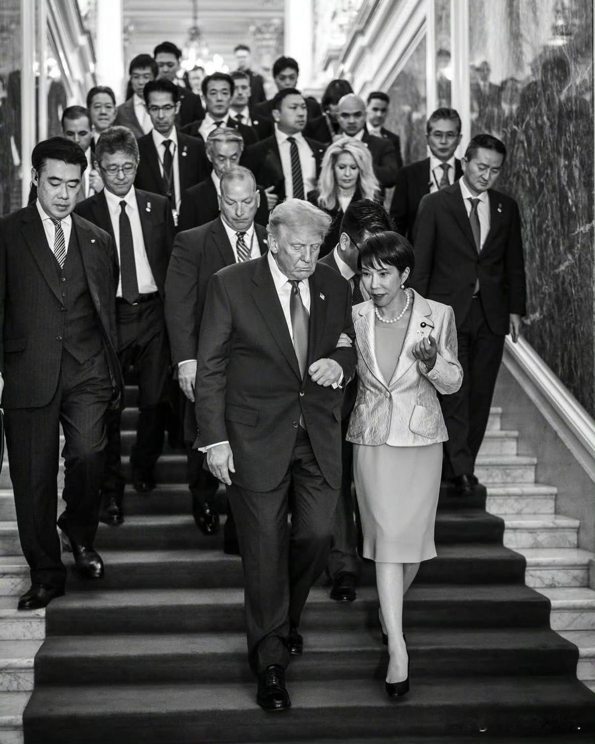 妈呀……[捂脸]
服不服？
下台阶可别摔跤了哦🙄[捂脸]