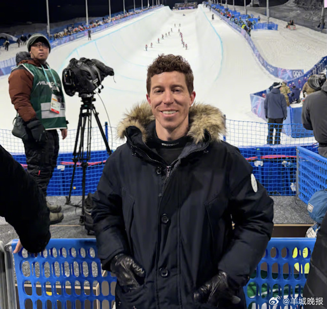 【#肖恩怀特观战男子单板U池预赛#】 米兰冬奥会单板滑雪男子U型场地技巧预赛，三