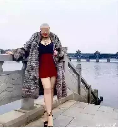 2019年，浙江女首富冯萍征婚送500万宾利，瞬间吸引大量关注，无数男同胞留言报